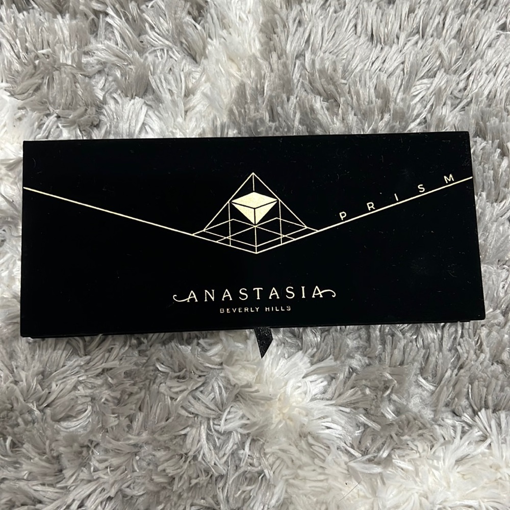 Anastasia Prism Pallet